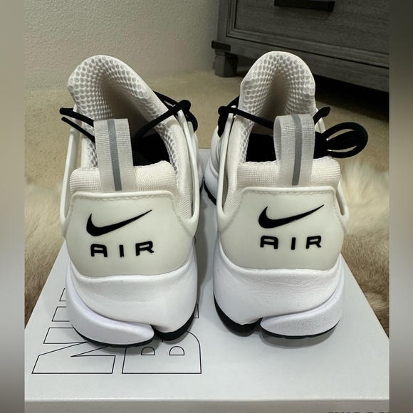 Women’s Nike Presto Shoes White with Black Swoosh - Picture 3 of 7
